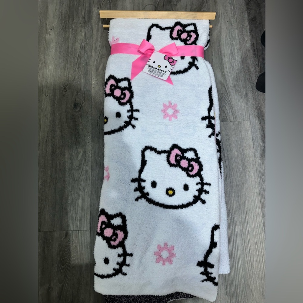 Sanrio Hello Kitty Spring Reversible Throw Blanket Pink Flowers Super Soft 50x70